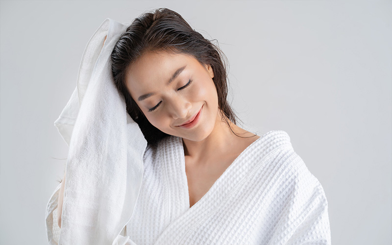 Women Are Using a Dry Towel
